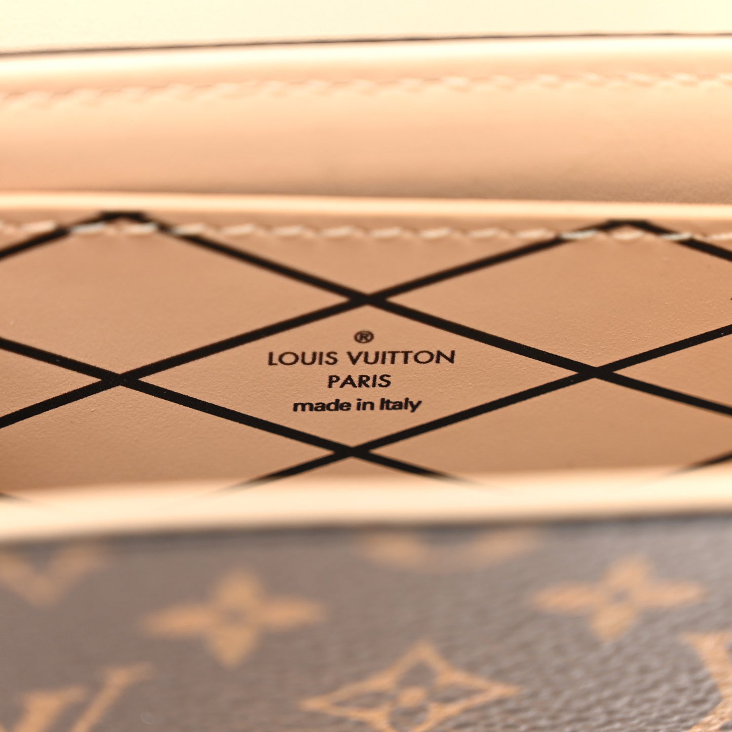 Monogram Pochette Trunk Verticale Black