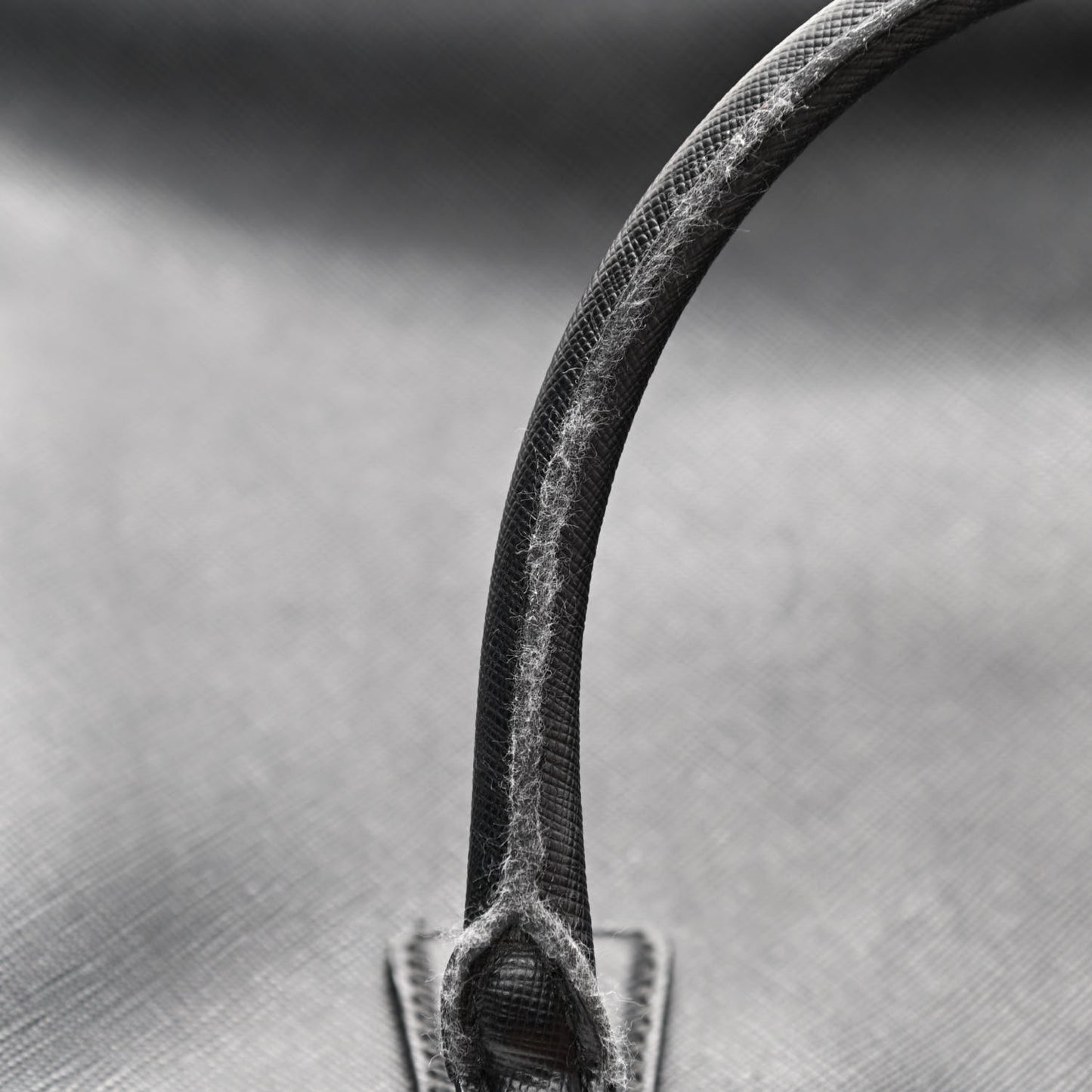 Saffiano Medium Galleria Double Zip Tote Black