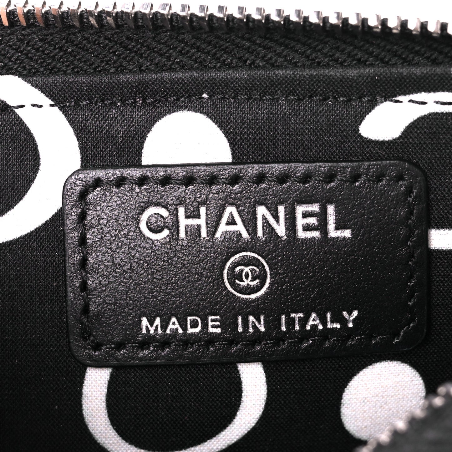 Caviar Quilted CC Logo Zip Around Card Holder Black