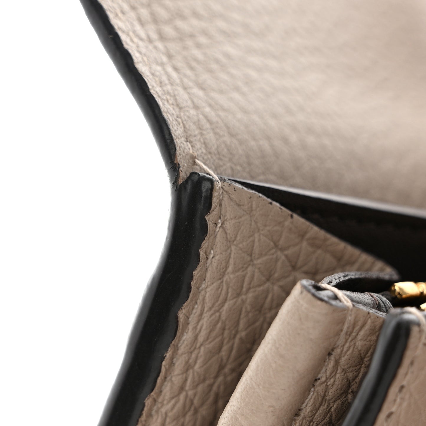 Taurillon Capucines Wallet Galet