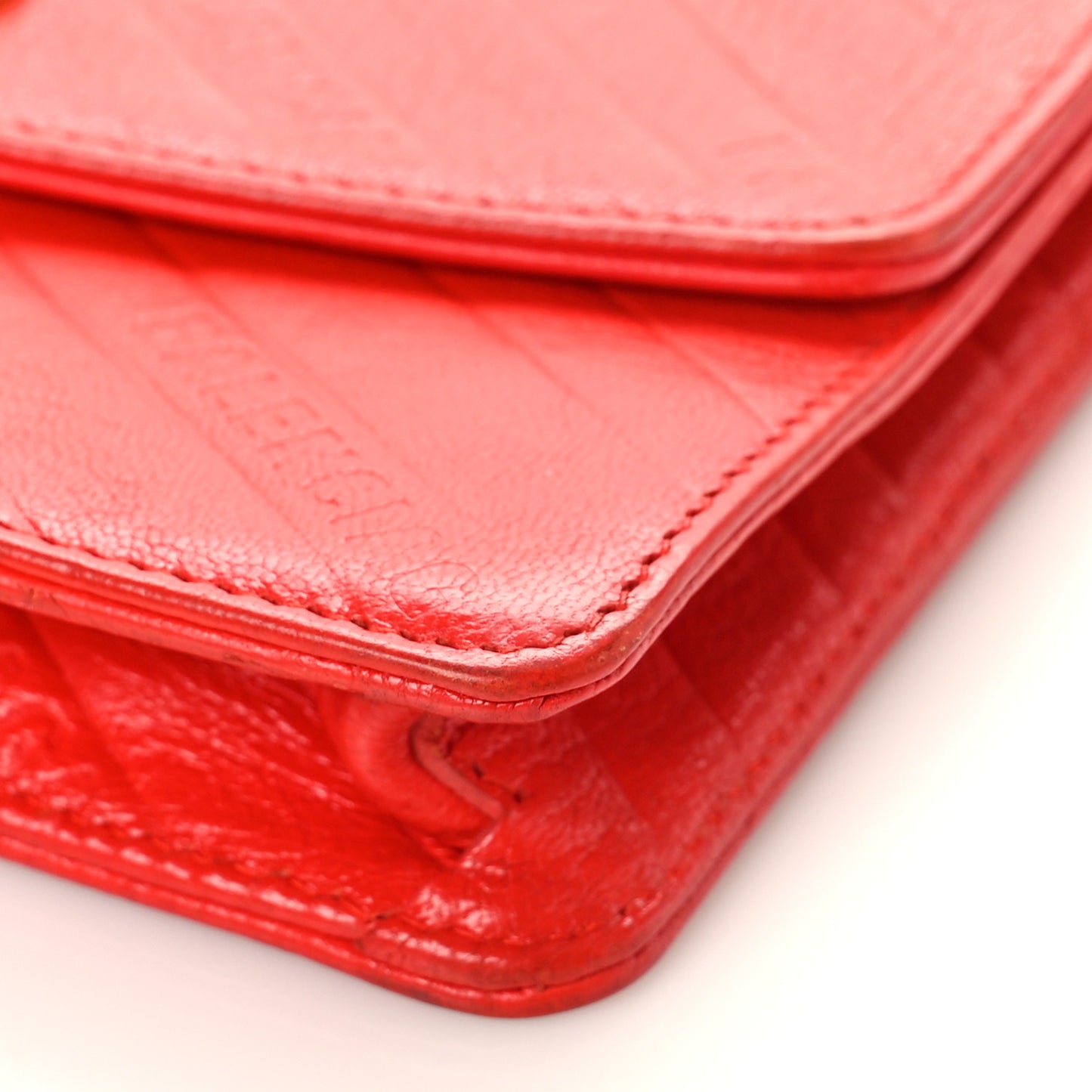 Shiny Goatskin Logo Embossed BB Wallet On Chain Vivid Red