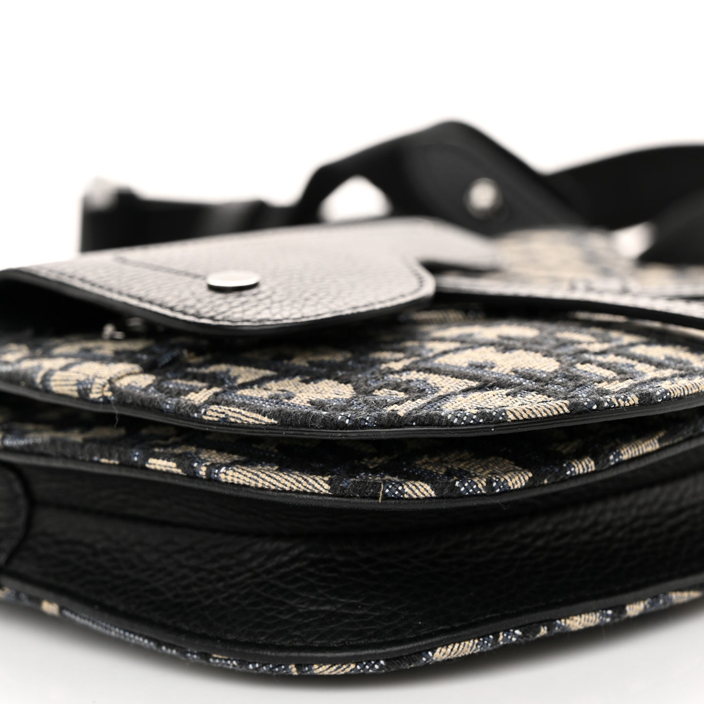 Oblique Saddle Messenger Pouch Beige Black