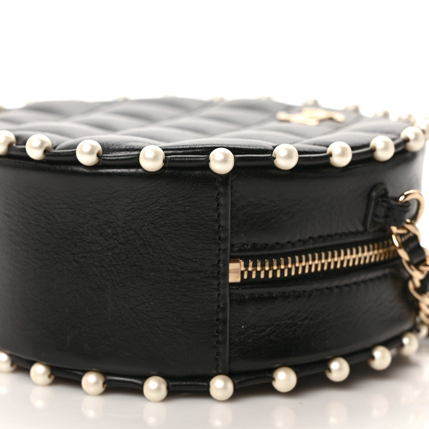 Calfskin Quilted Pearl Round Clutch With Chain Black