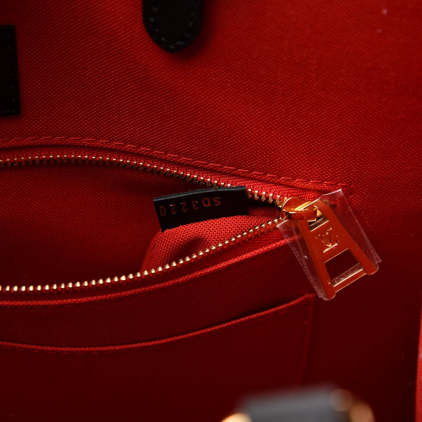 Reverse Monogram Giant Onthego MM