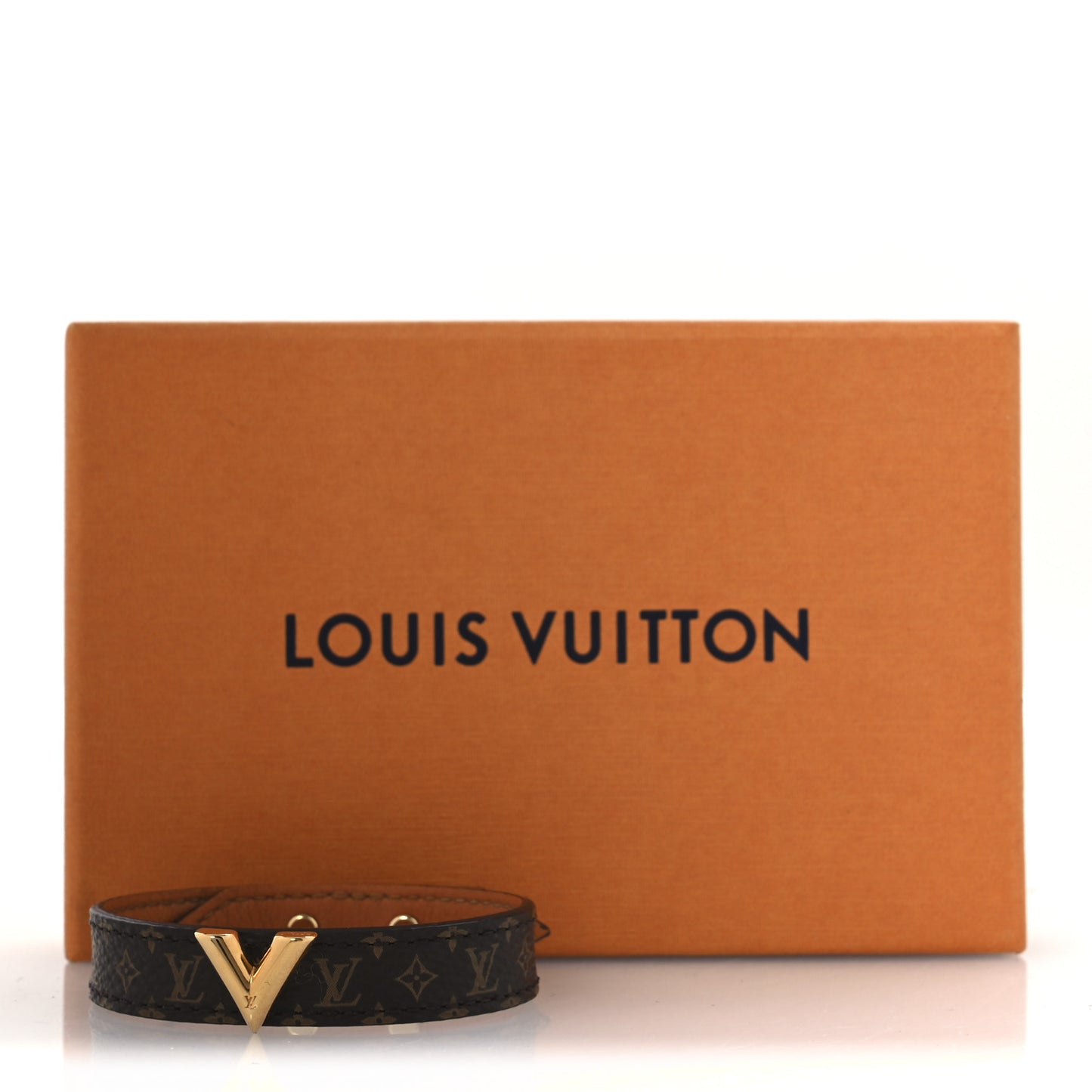 Monogram Essential V Bracelet 17