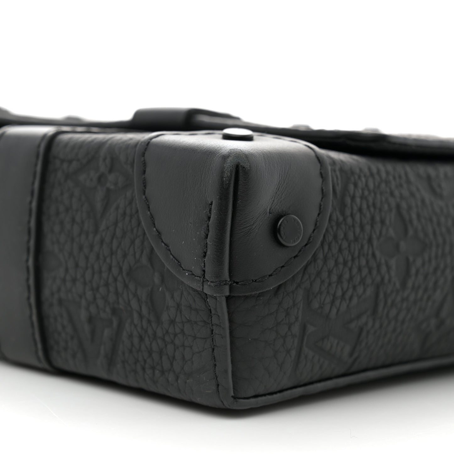 Taurillon Monogram Trunk Messenger Black