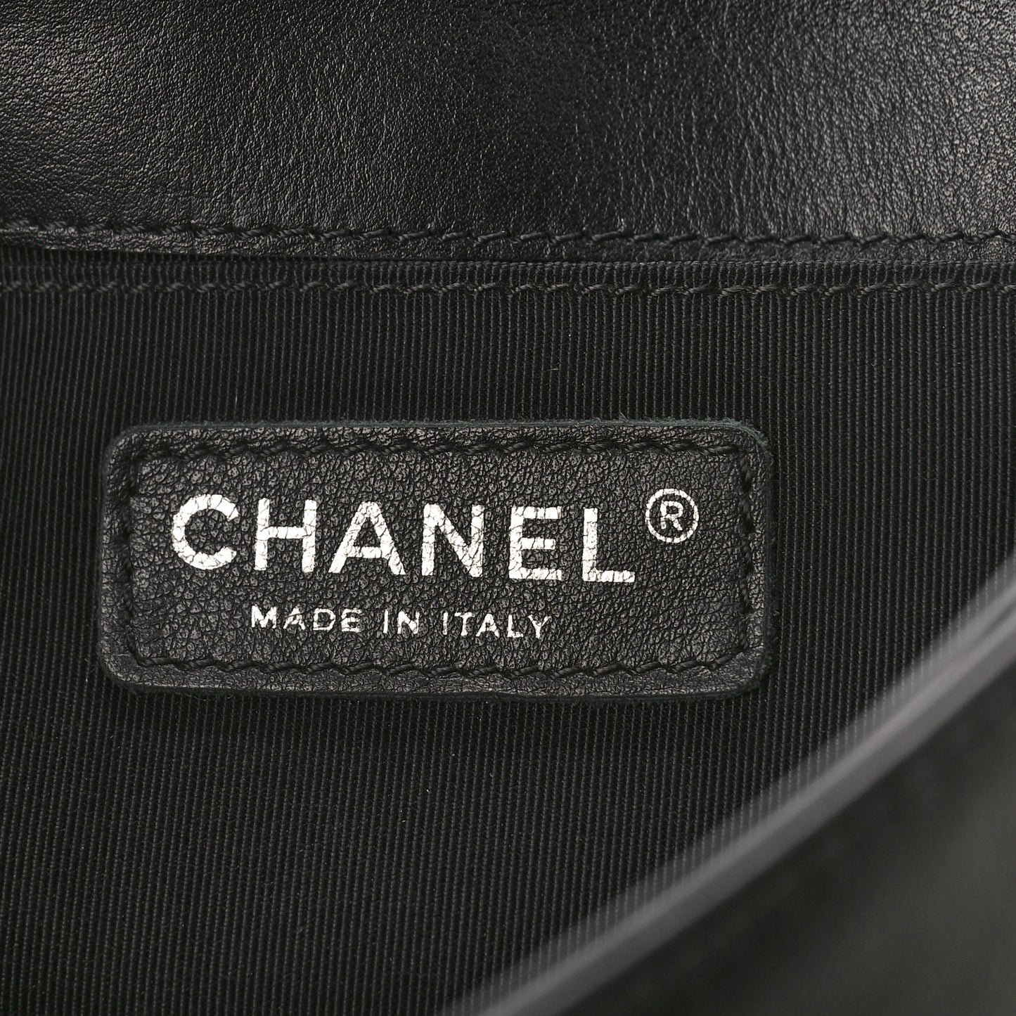 Calfskin Enchained Medium Boy Flap Black