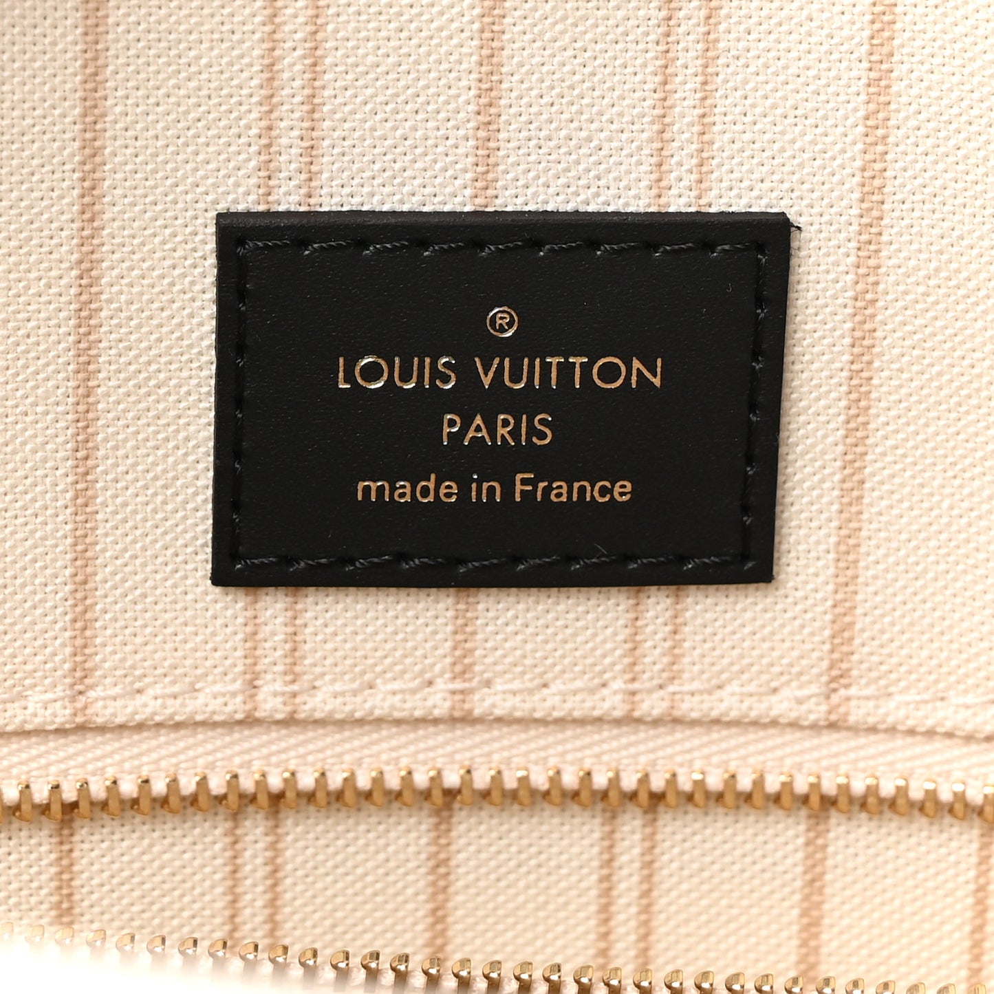 LOUIS VUITTON Monogram Giant Jungle Onthego GM Ivory