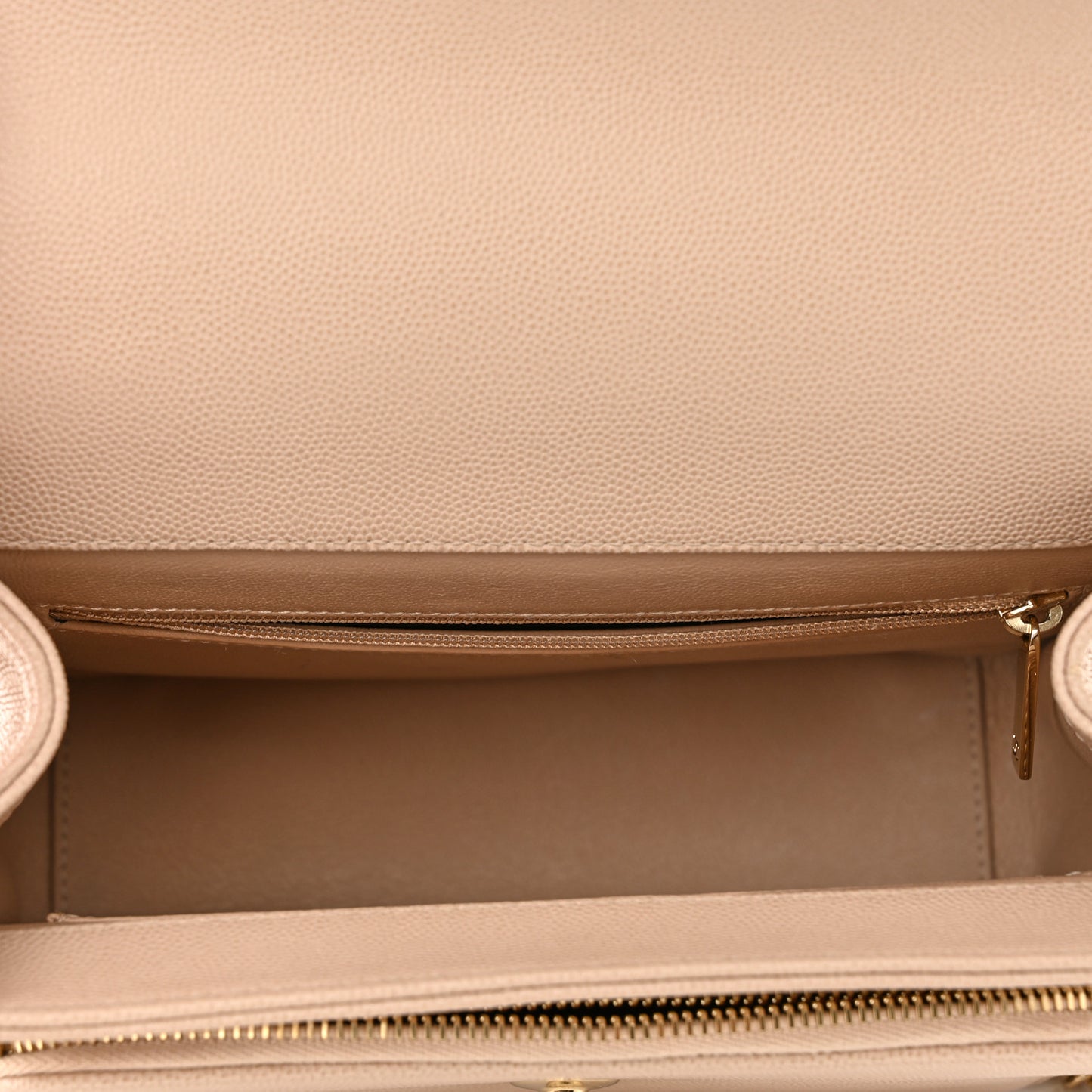 Caviar Quilted Medium Business Affinity Flap Beige