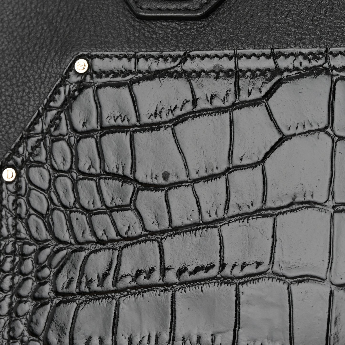 Calfskin Crocodile Embossed Medium Antigona Black