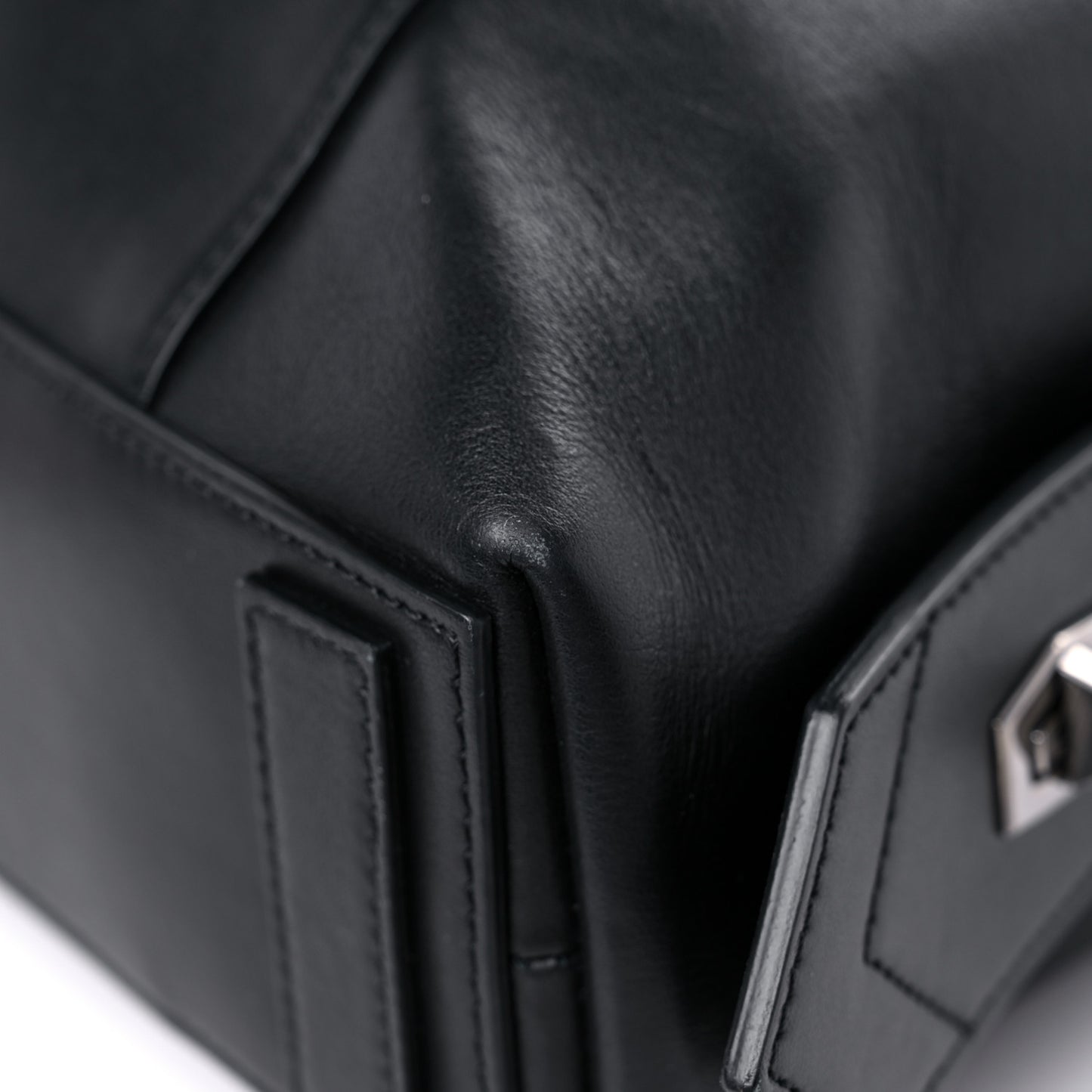 Smooth Calfskin Medium Soft Antigona Black