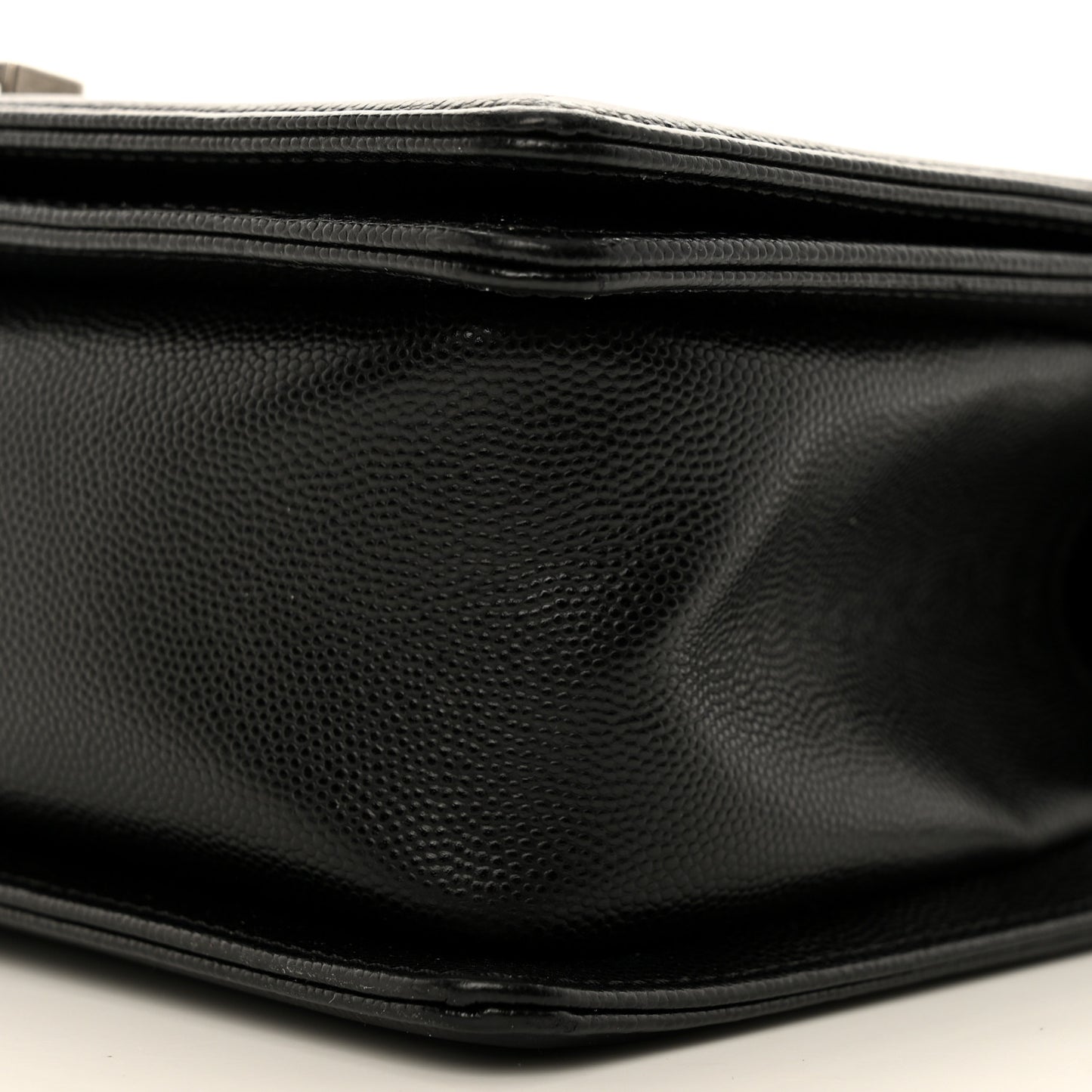 Caviar Quilted Medium Boy Flap Black