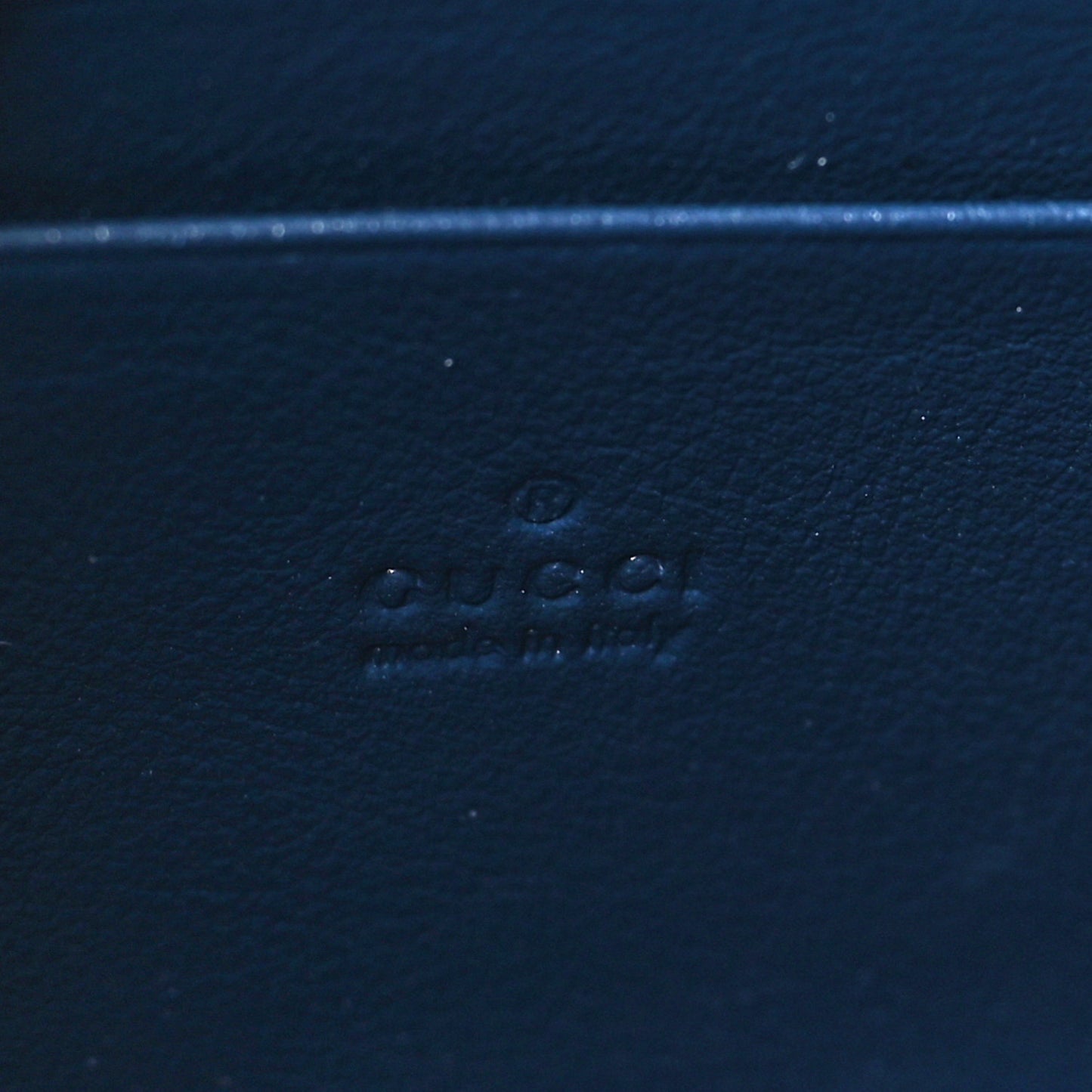 Vintage Effect Calfskin Matelasse Diagonal Torchon GG Marmont Chain Wallet Blue Agata Mystic White