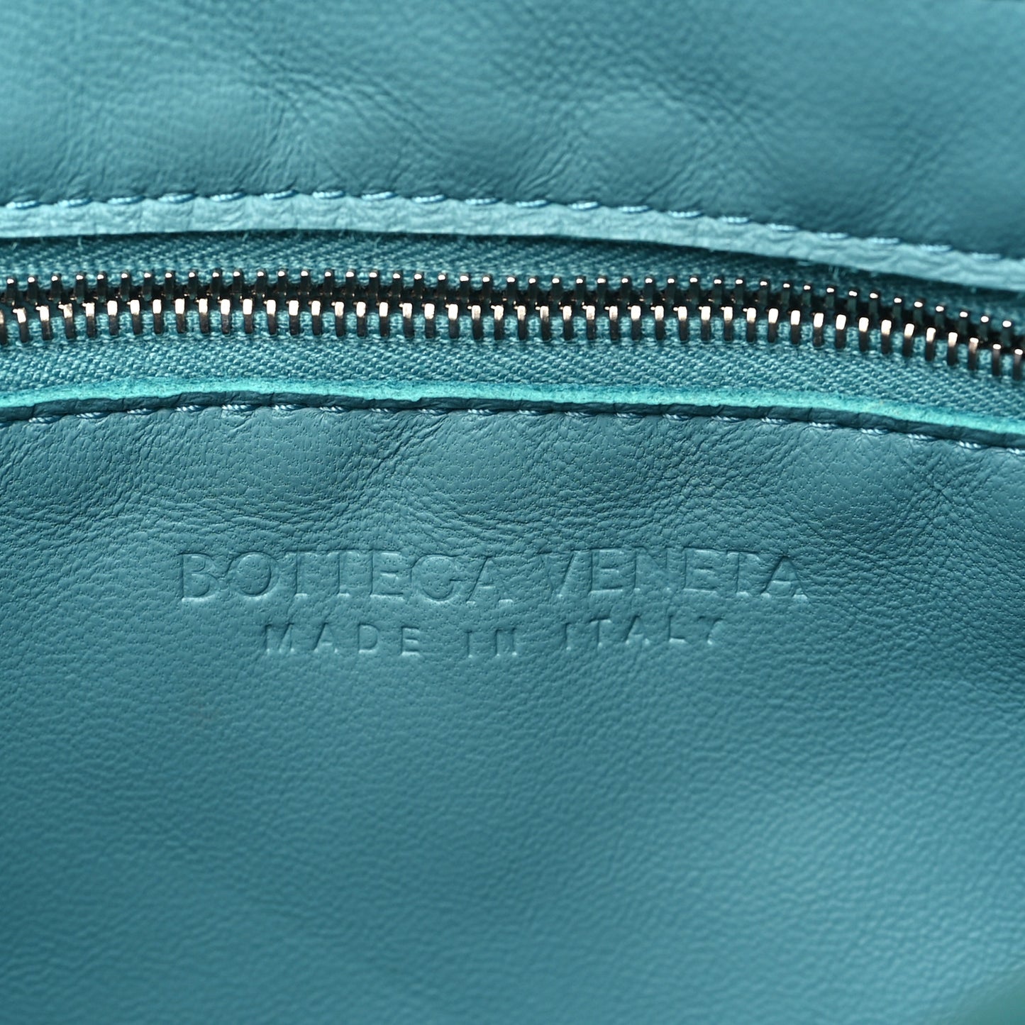 Lambskin Maxi Intrecciato Small Cassette Crossbody Bag Mermaid