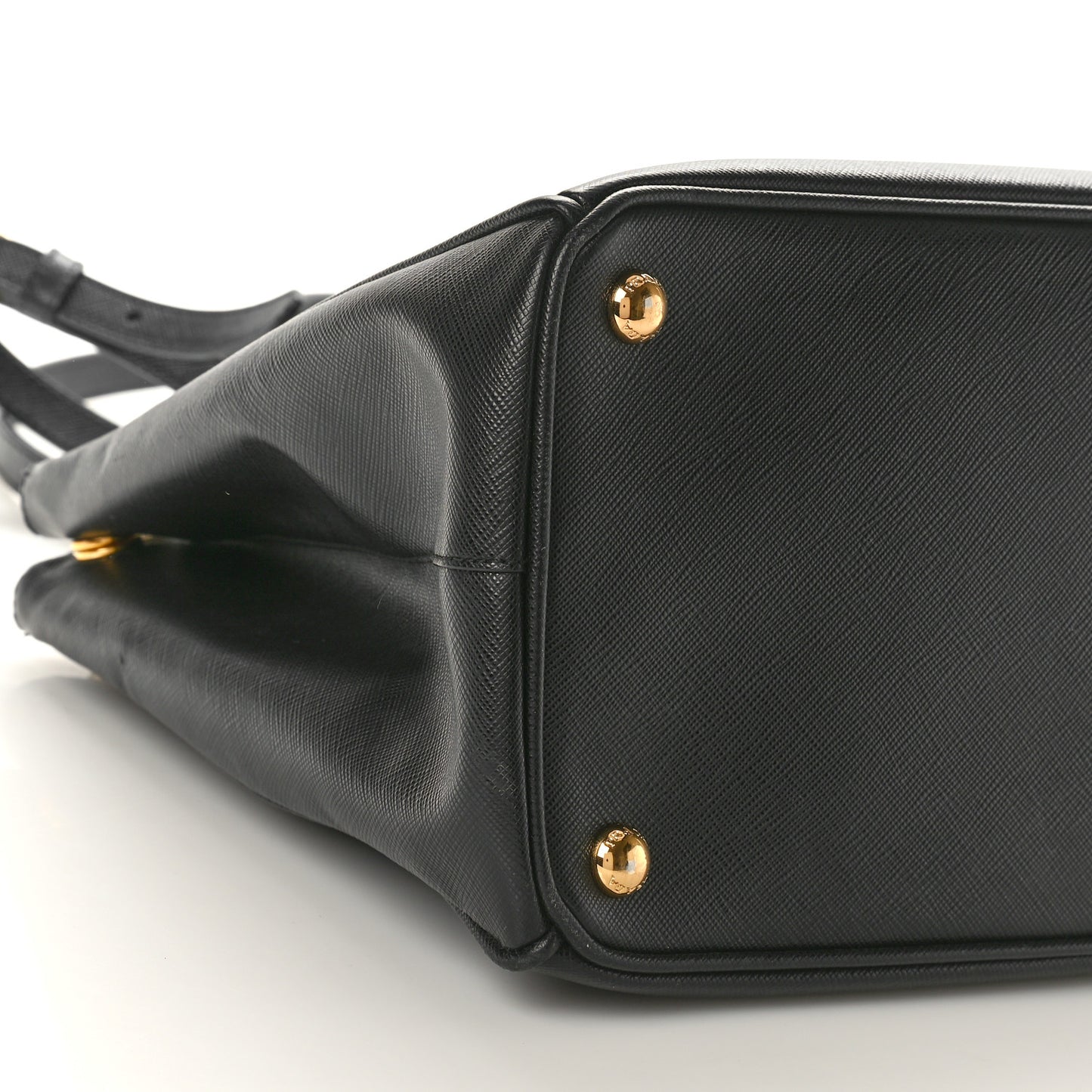 Saffiano Medium Galleria Double Zip Tote Black