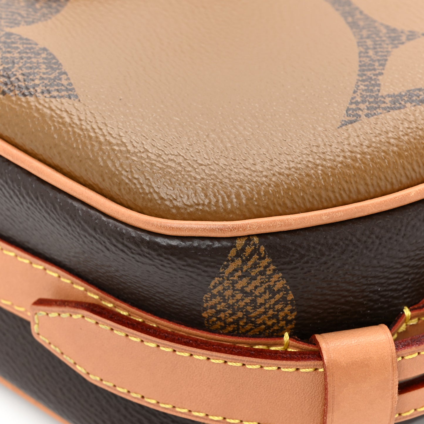 Reverse Monogram Giant Boite Chapeau Souple
