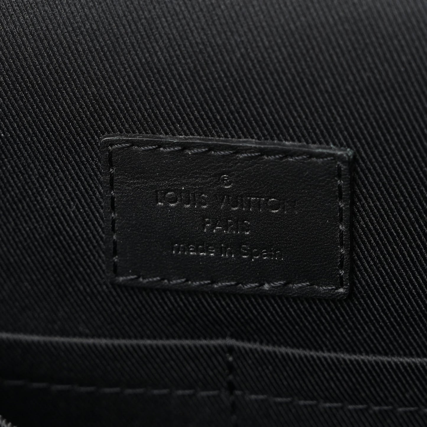 Damier Infini District MM Onyx