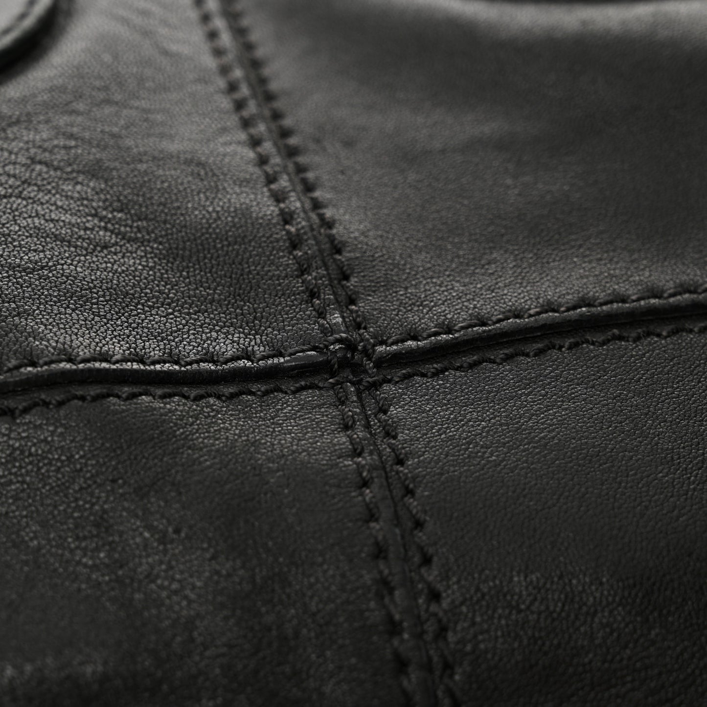 Waxy Grained Calfskin Medium Nightingale Black