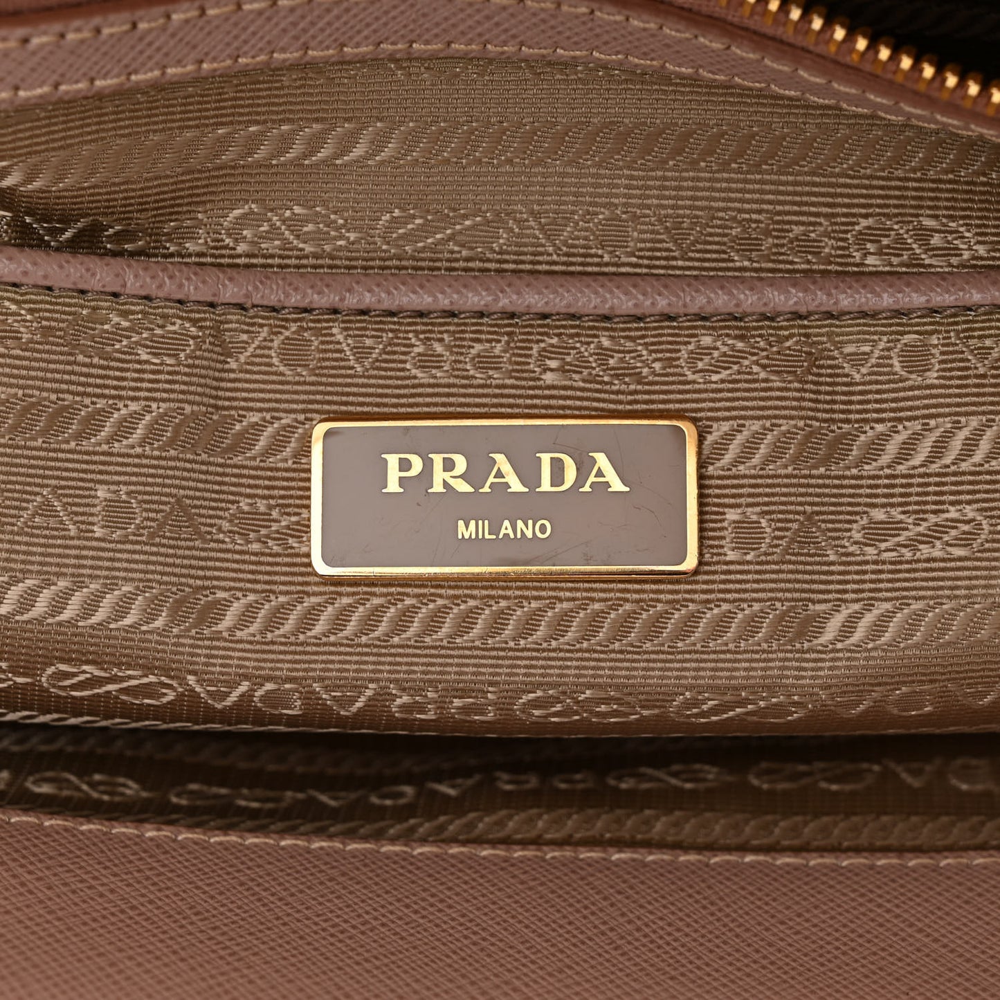 Saffiano Medium Galleria Double Zip Tote Cammeo