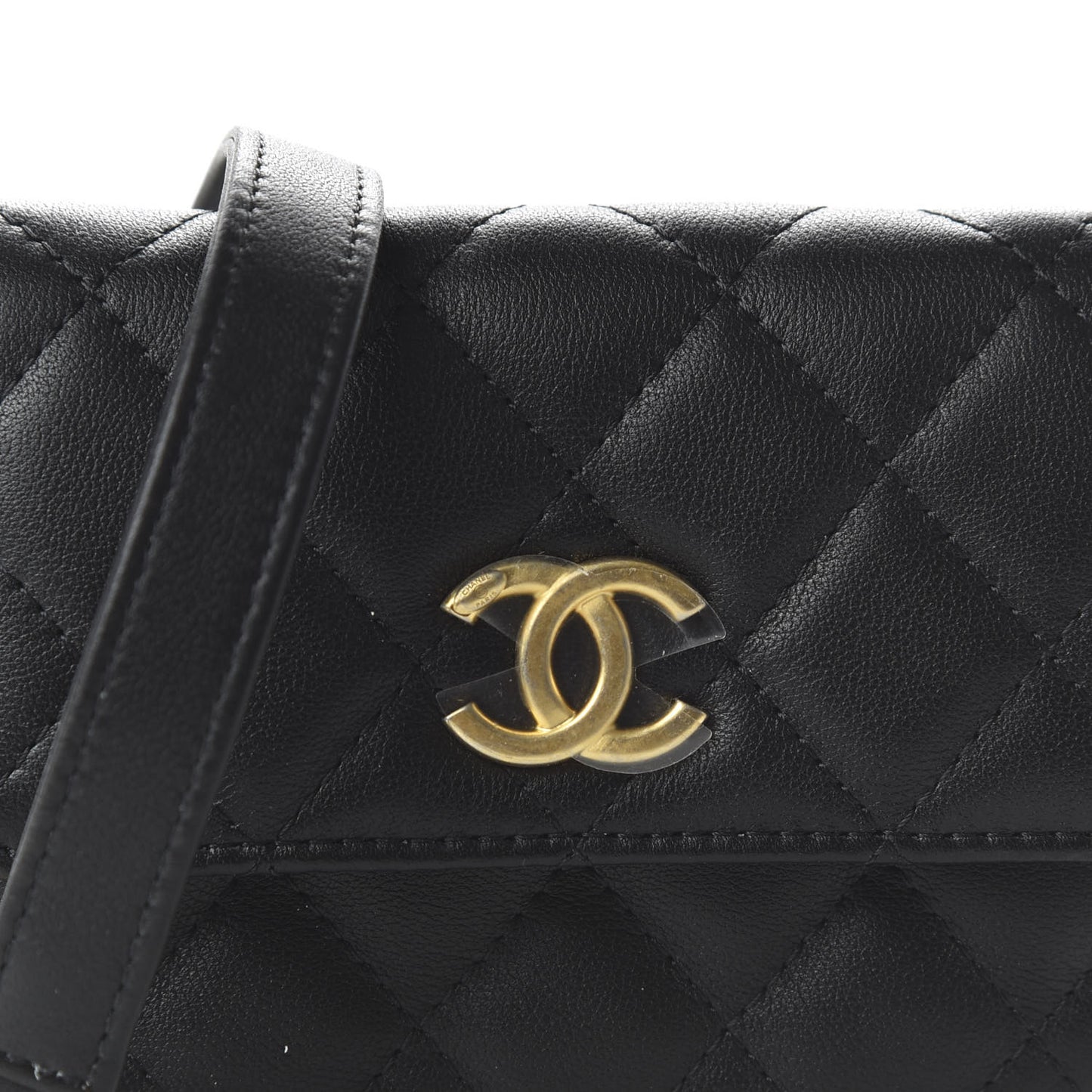 Calfskin Quilted About Pearls Card Holder Flap With Chain Black