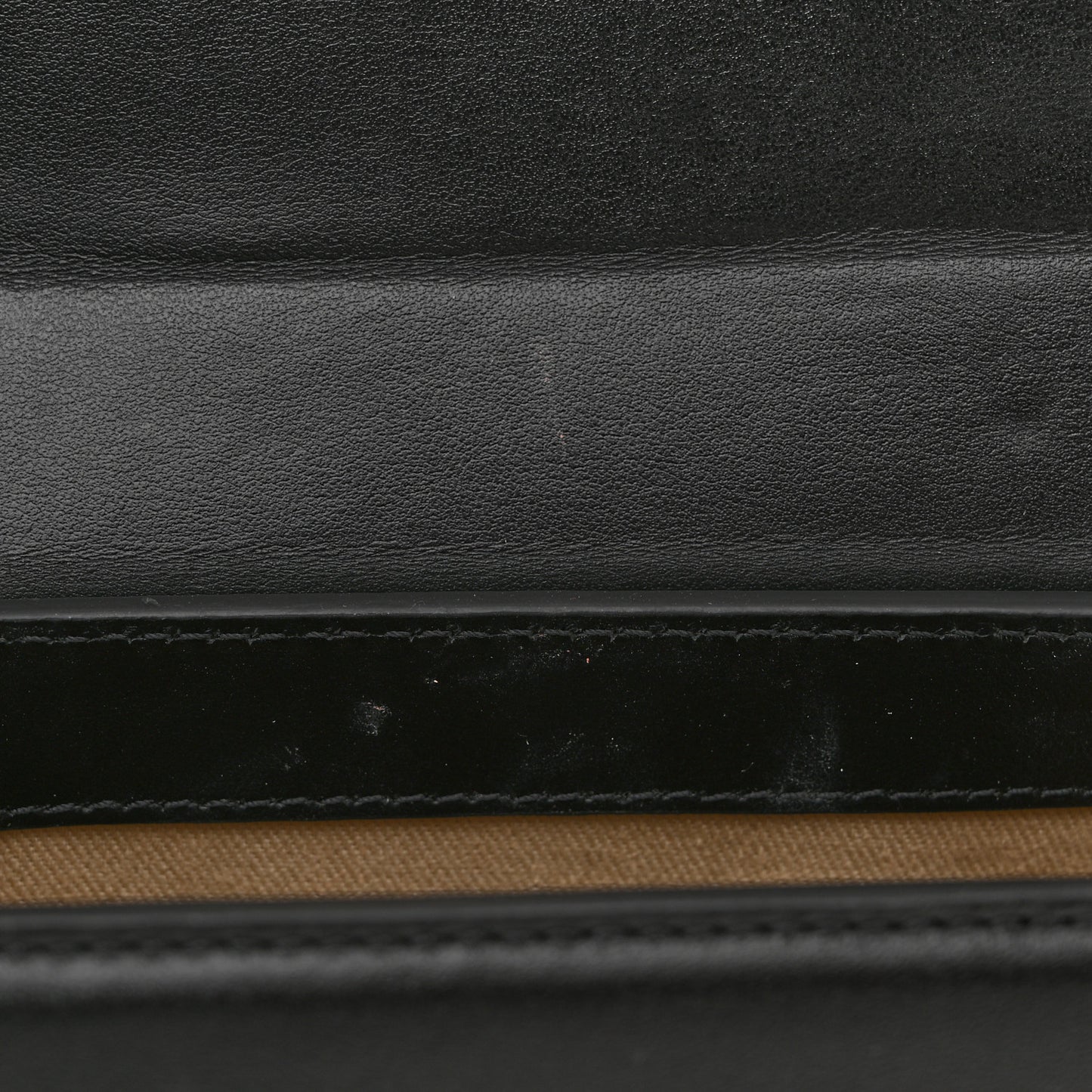 Smooth Calfskin Le Chiquito Moyen Black