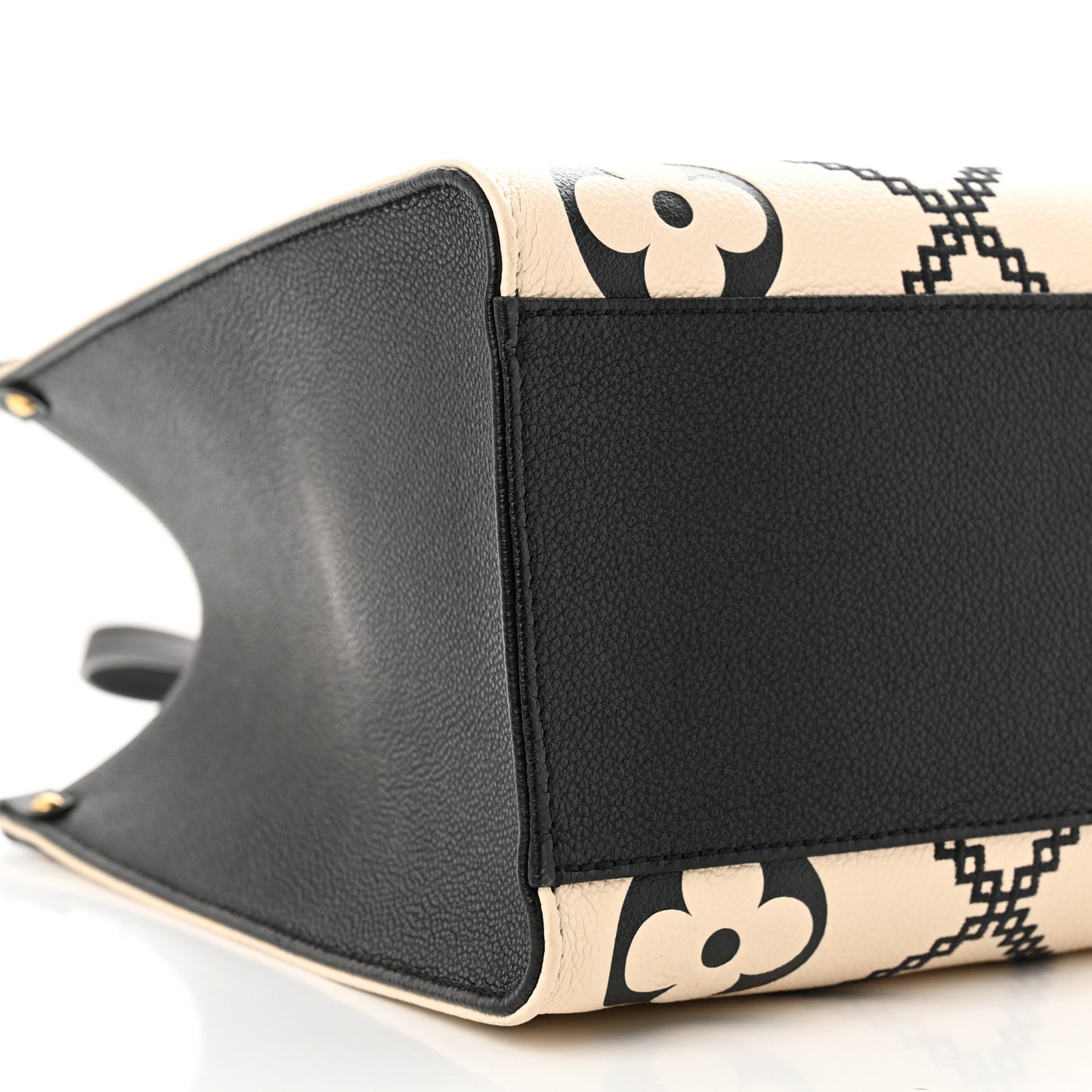 Empreinte Monogram Giant Broderies Onthego MM Cream Black