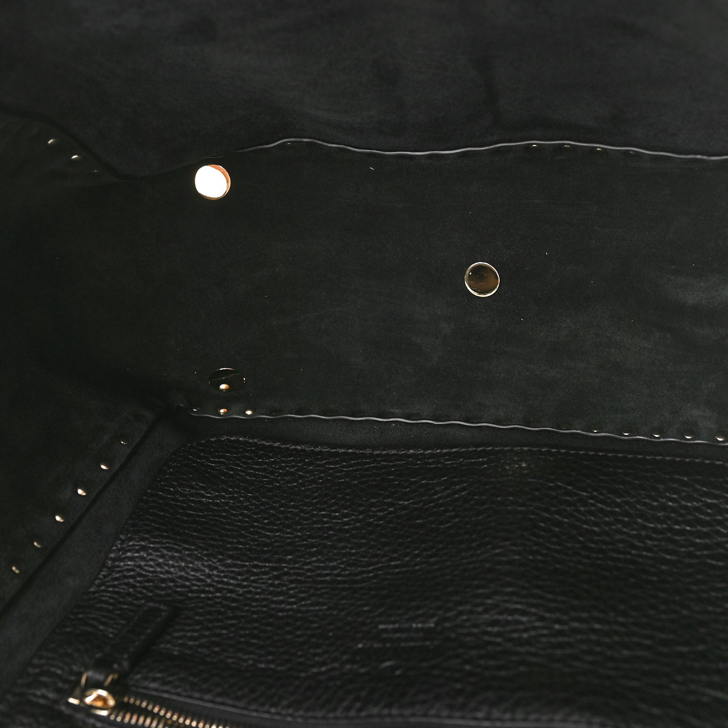 Pebbled Calfskin Medium Rockstud Tote Black