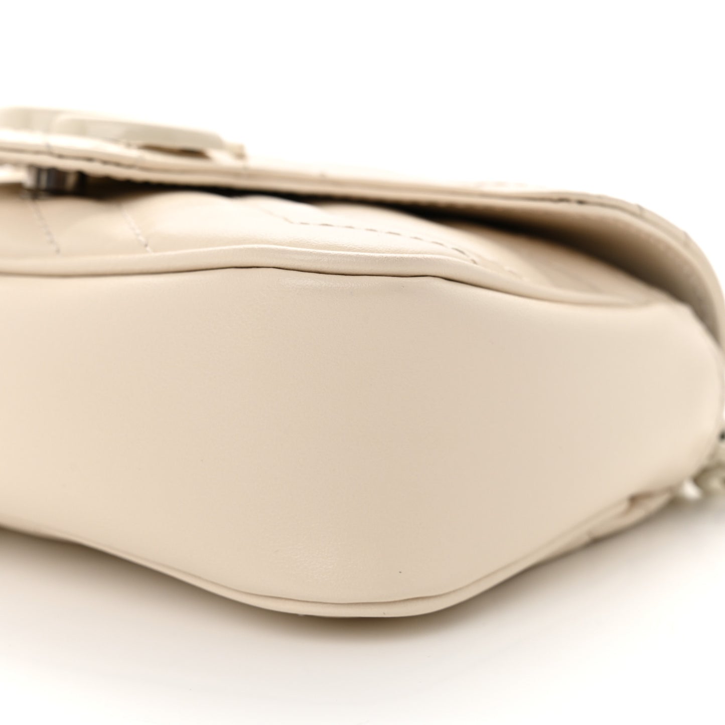 Calfskin Matelasse Monochrome GG Marmont Chain Belt Bag Mystic White
