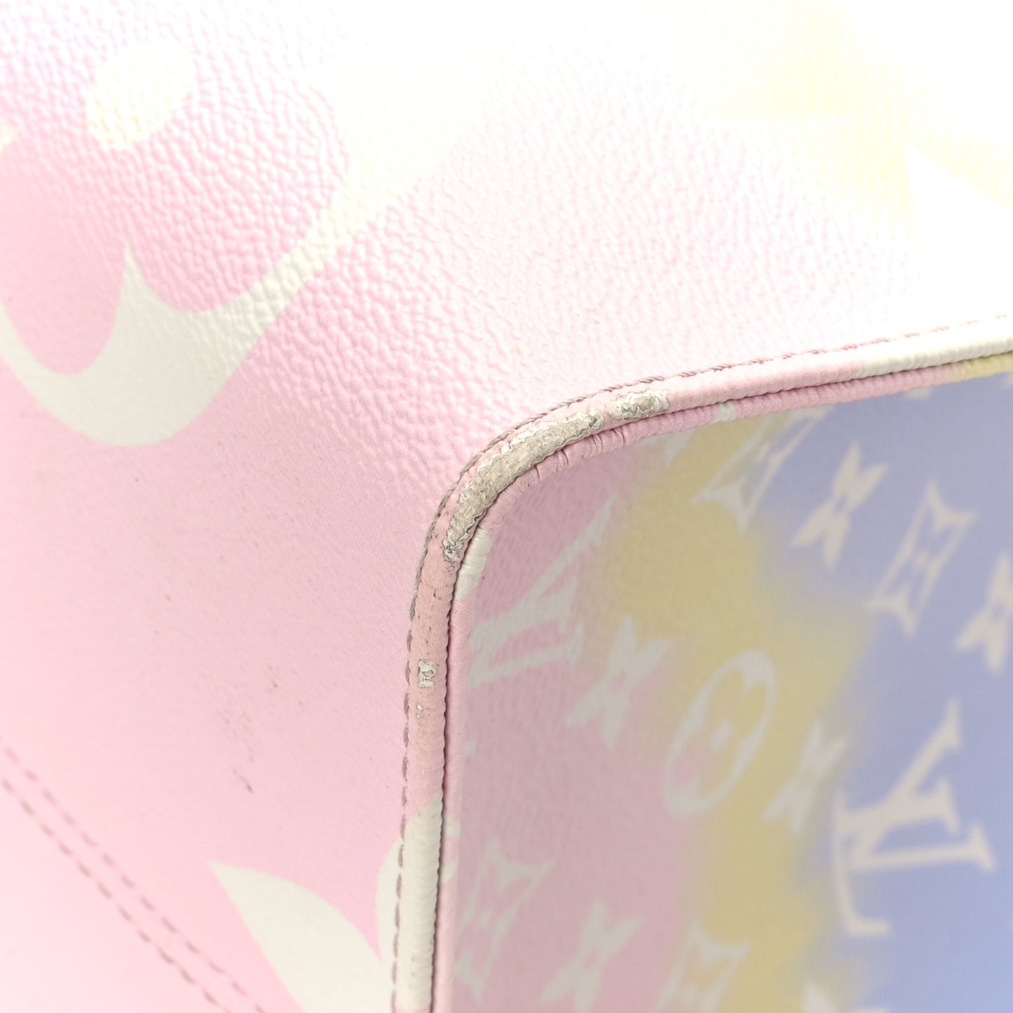 Monogram Escale Onthego GM Pastel