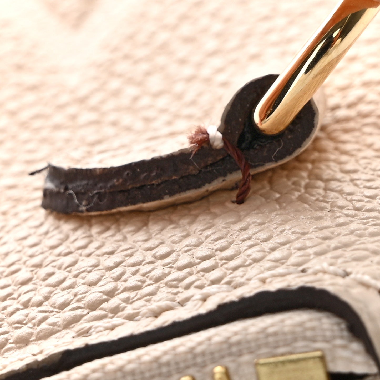 Empreinte Monogram Giant Neverfull MM Pochette Cream