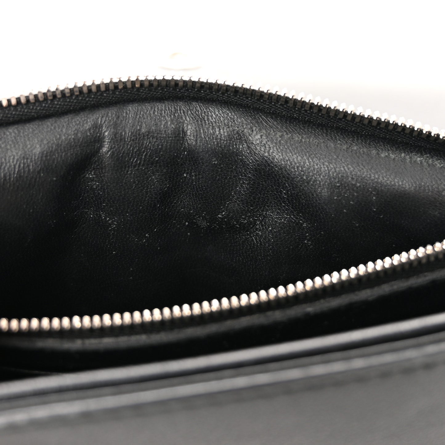 Pebbled Calfskin Logo Everyday Flap Chain Wallet Black