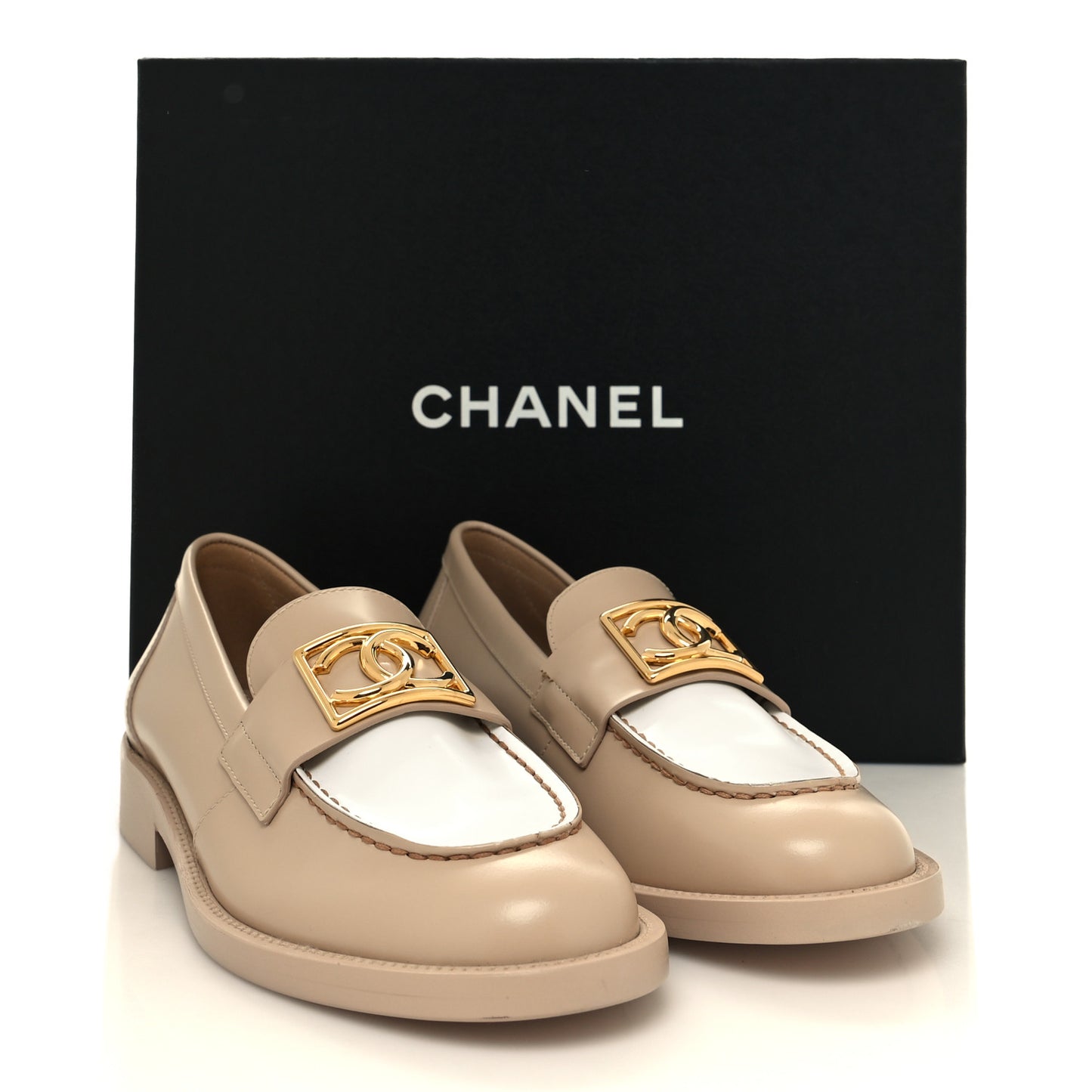 Shiny Calfskin CC Loafers 36 Beige White