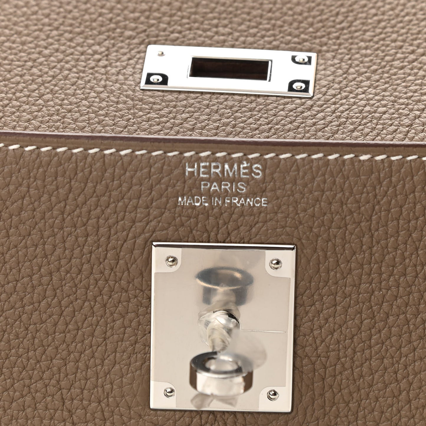 Togo Kelly Retourne 32 Etoupe