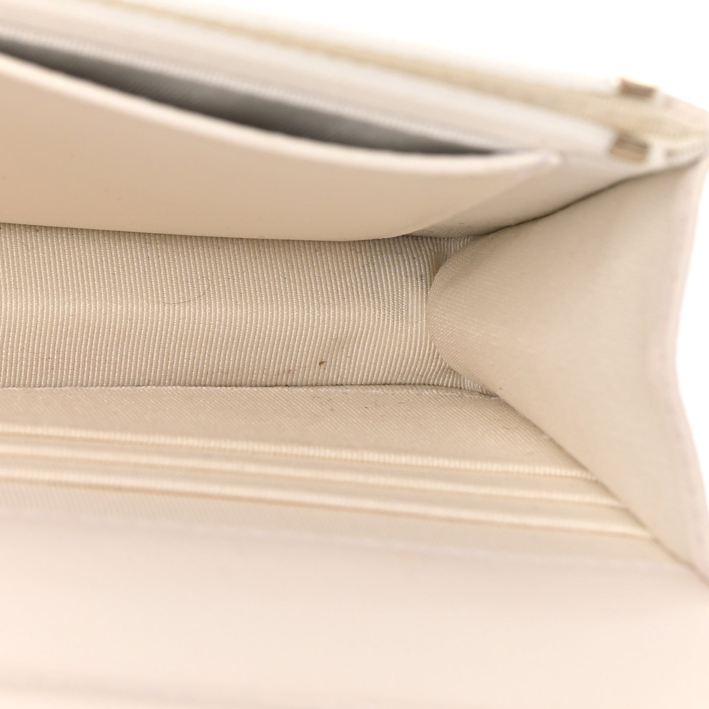 Caviar Quilted Wallet On Chain WOC White
