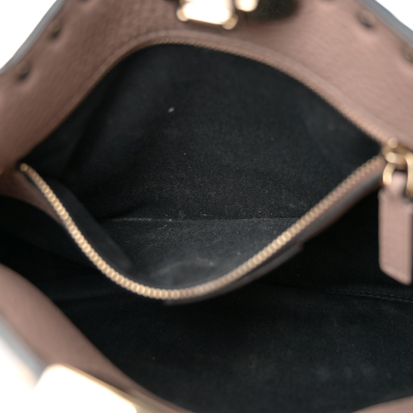 Pebbled Calfskin Small Rockstud Flip Lock Hobo Poudre