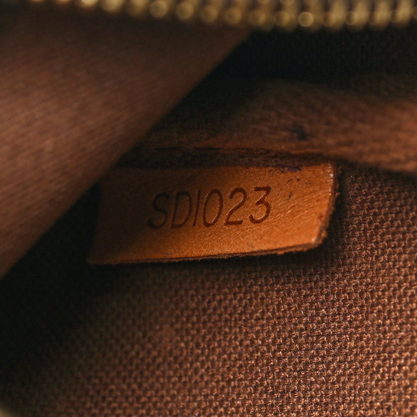 Monogram Petit Bucket 23