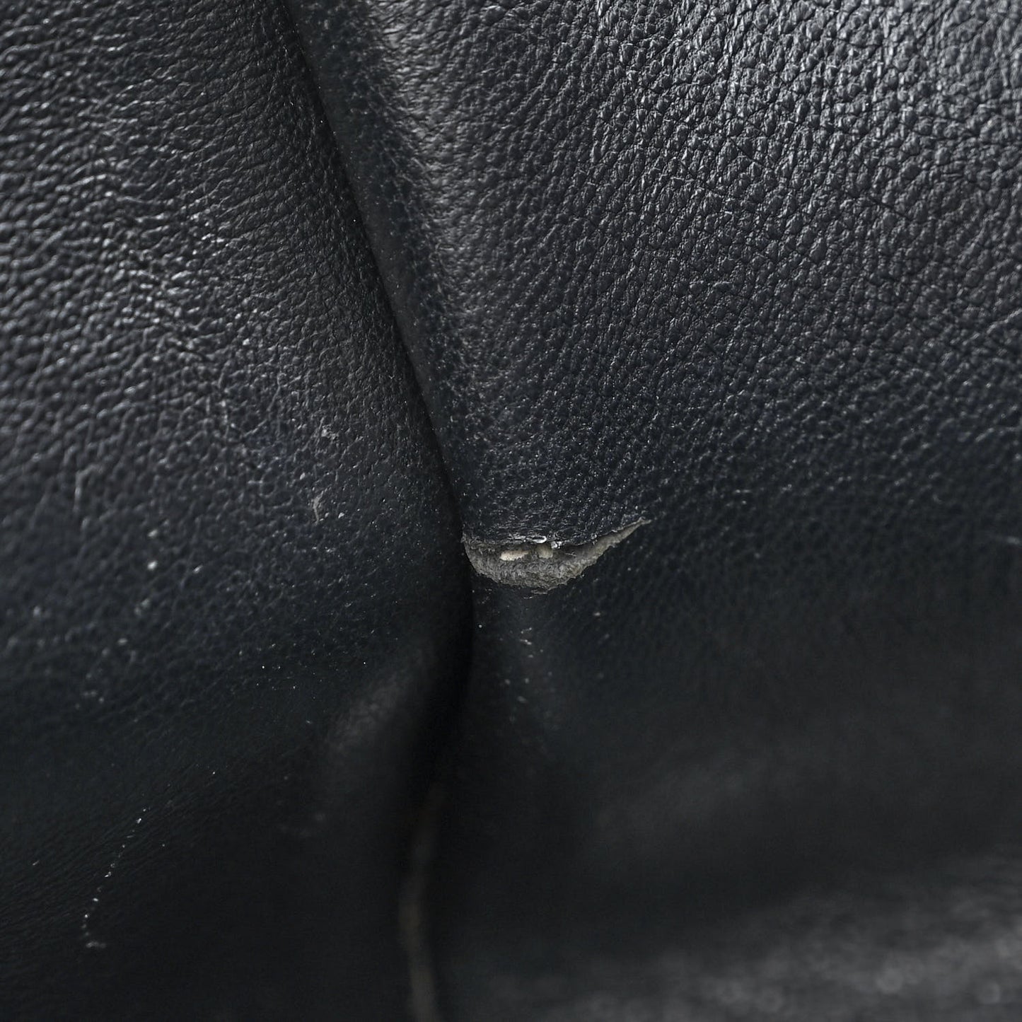 Drummed Calfskin Suede Medium Trapeze Black