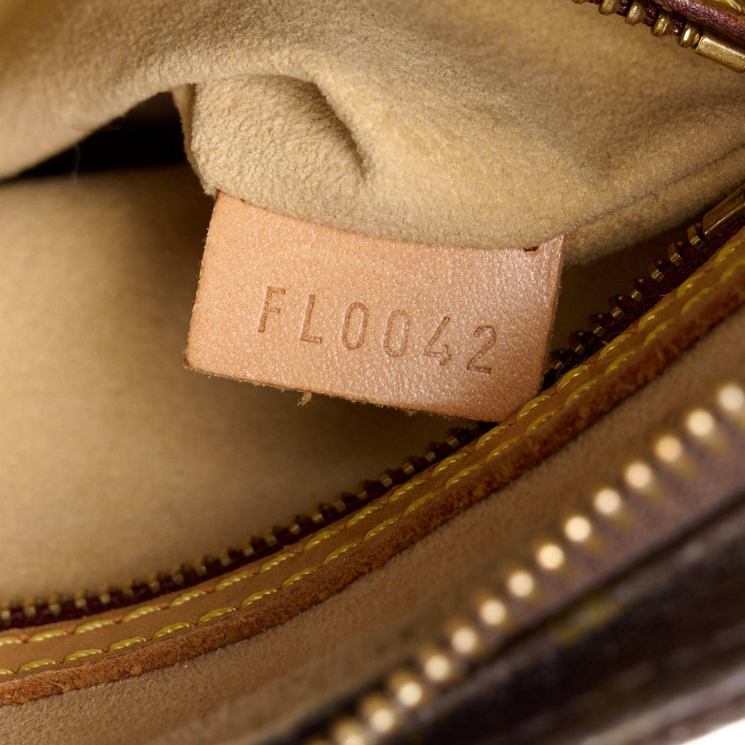 Louis Vuitton Monogram Looping MM 8 of 14