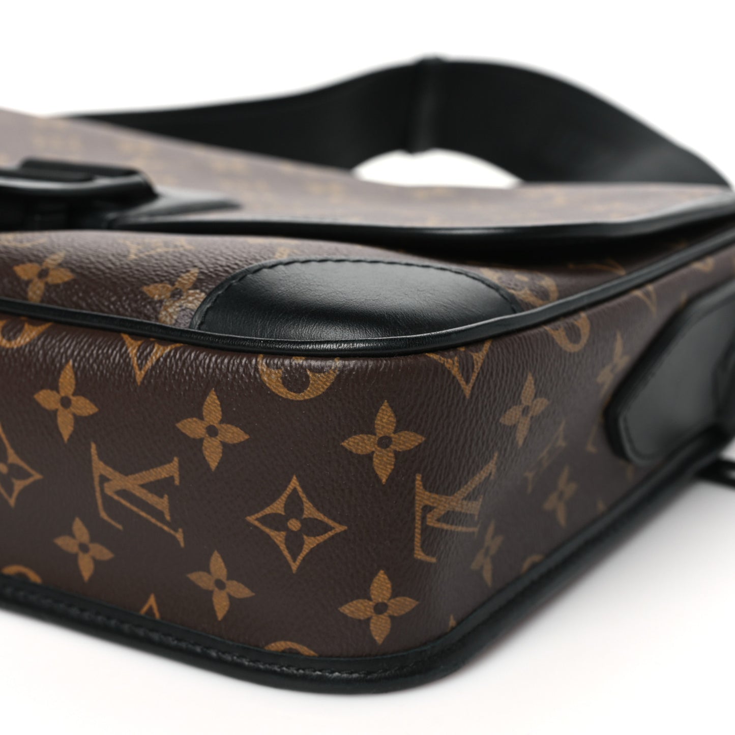 Monogram Macassar Archy Messenger MM