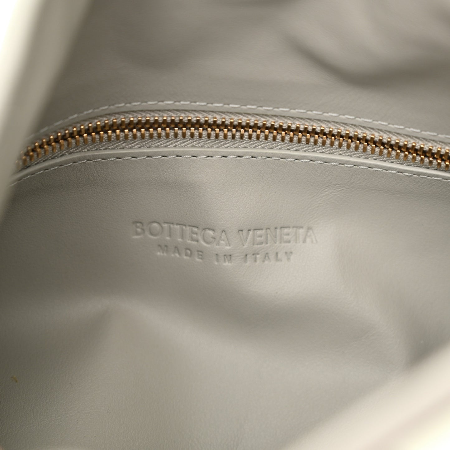 Calfskin Intrecciato Small Hop Agate Glacier