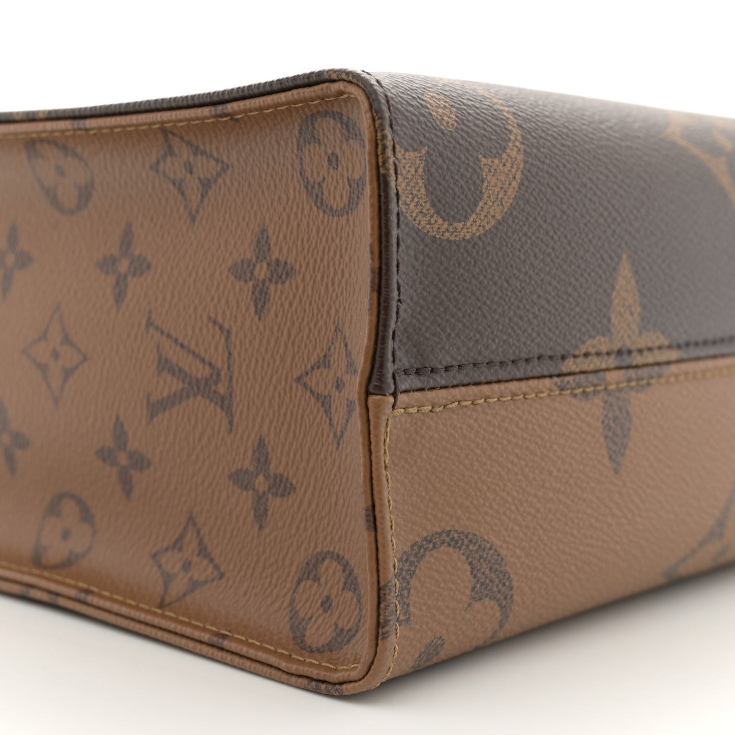 Reverse Monogram Giant Onthego PM