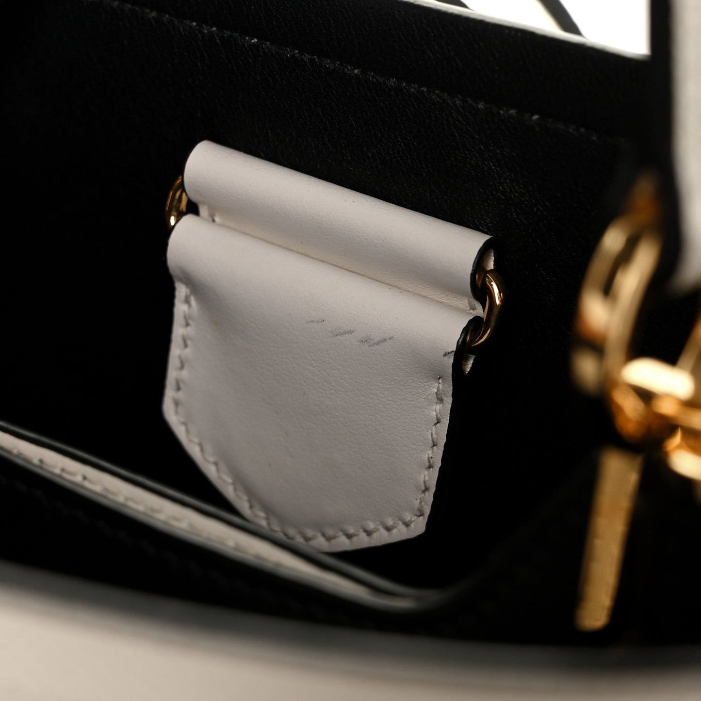 Saffiano Cuir Medium Panier Bucket Bag Bianco Black