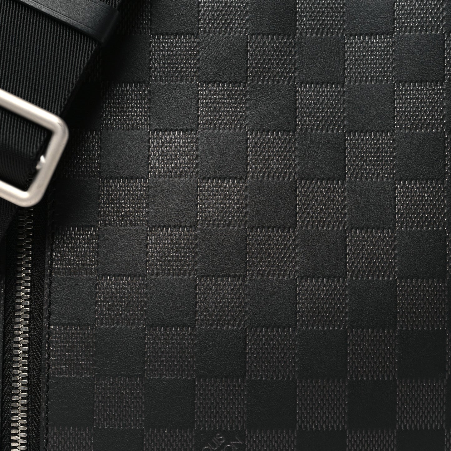 Damier Infini Discovery Messenger BB Onyx