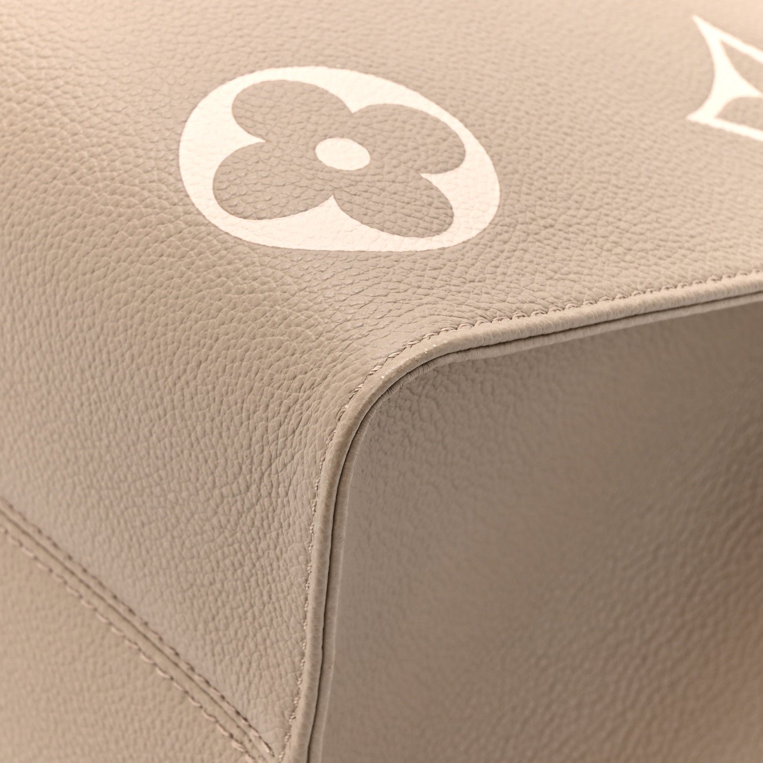 Louis Vuitton Empreinte Monogram Giant Onthego MM Tourterelle Creme 13 of 14