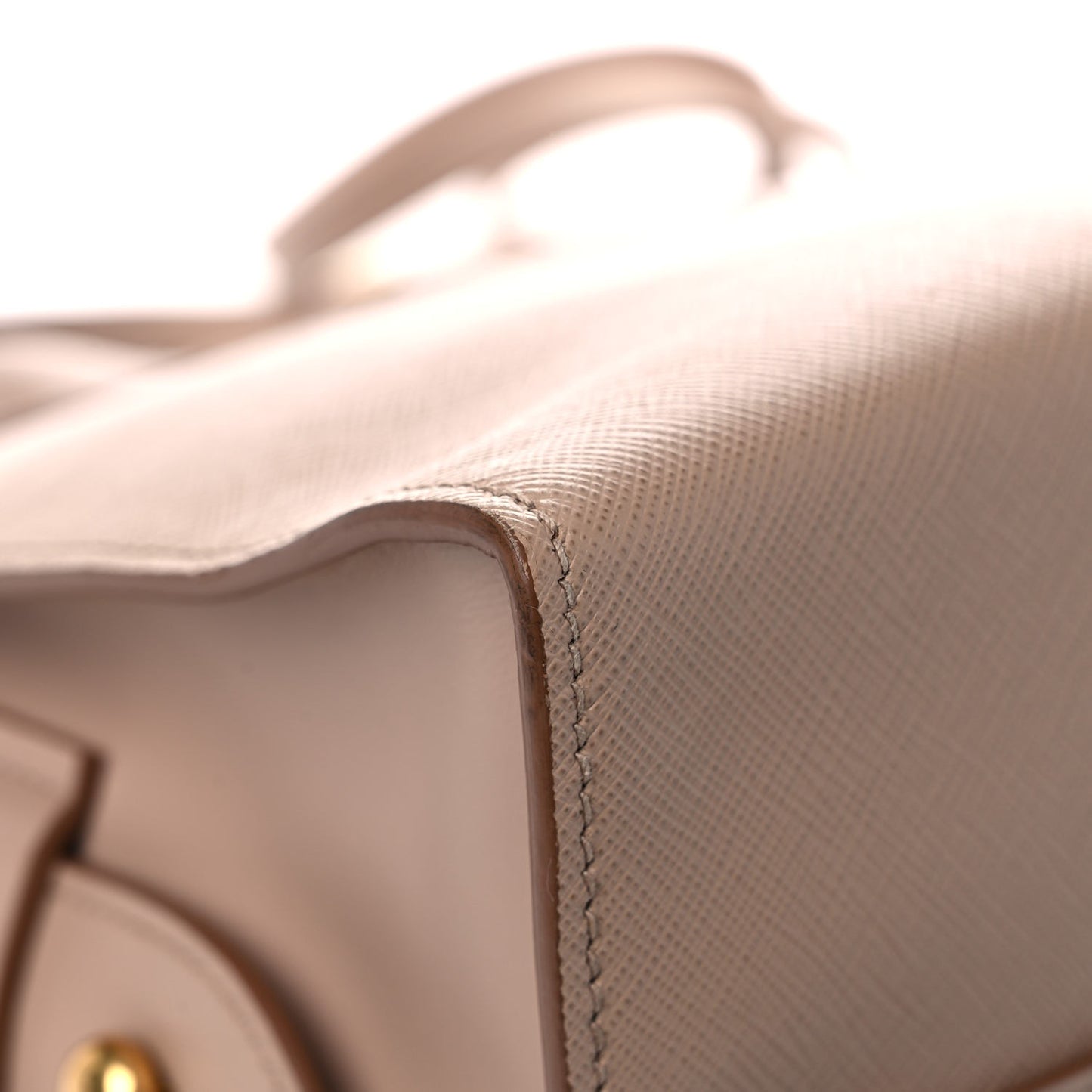 Saffiano City Calfskin Medium Esplanade Cammeo