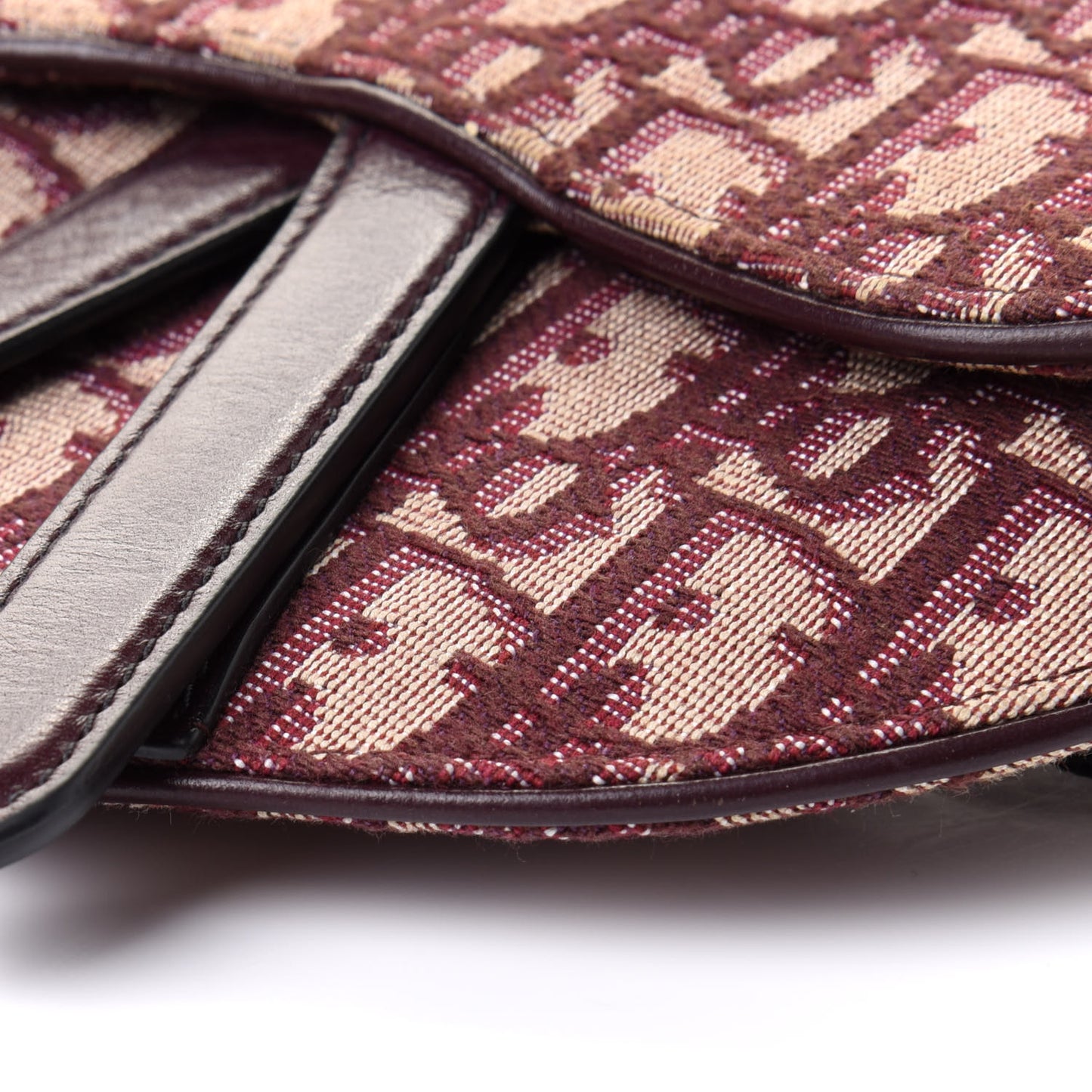 Oblique Saddle Pouch Bordeaux