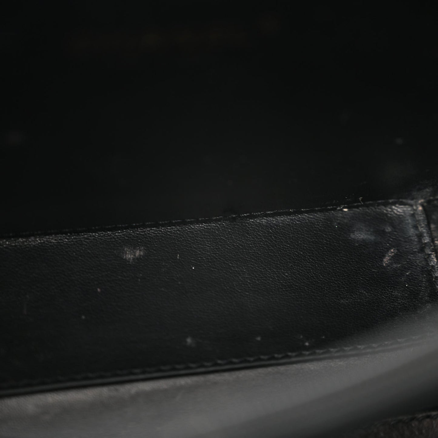 Caviar Quilted Medium CC Filigree Vanity Case Black