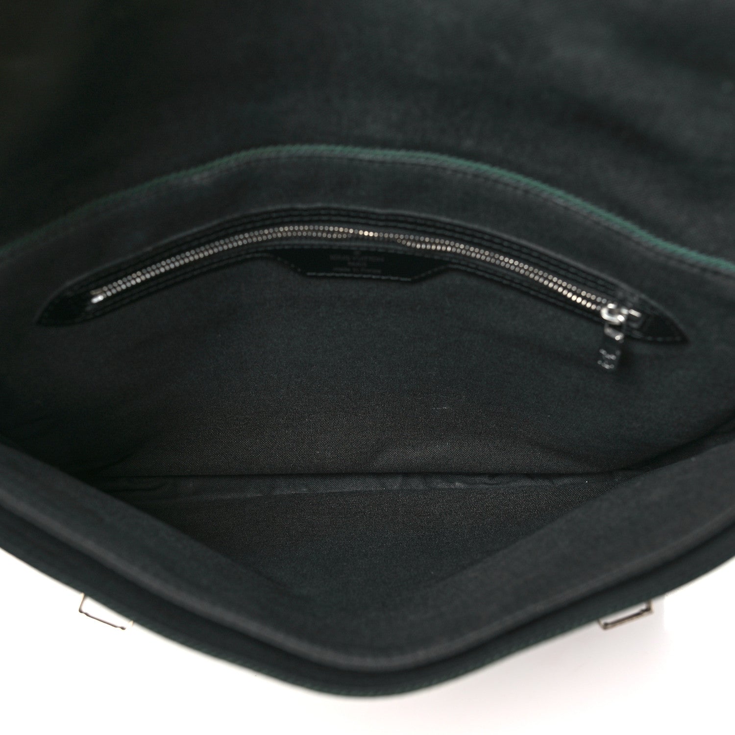 Louis Vuitton Taiga Saratov GM Epicea 5 of 11