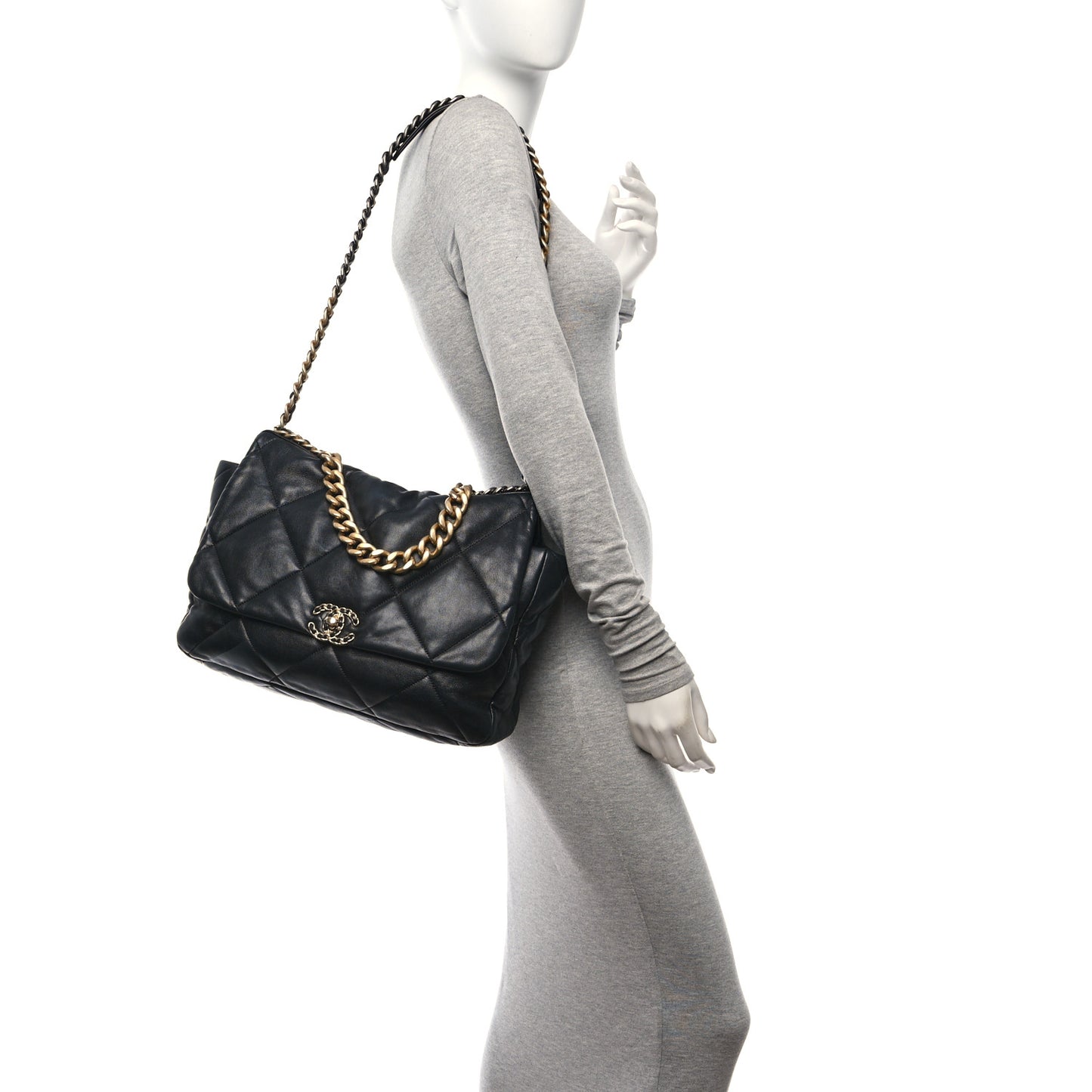 Lambskin Quilted Maxi Chanel 19 Flap Black