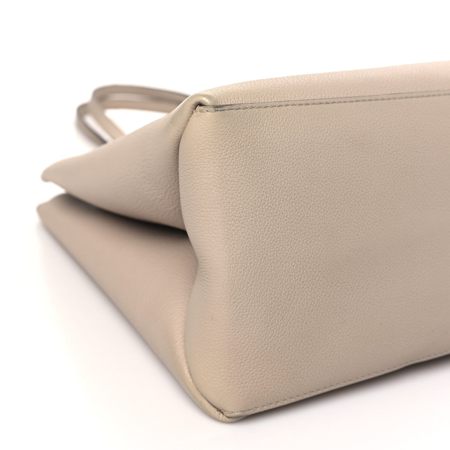 Grained Calfskin Lockme Shopper Greige